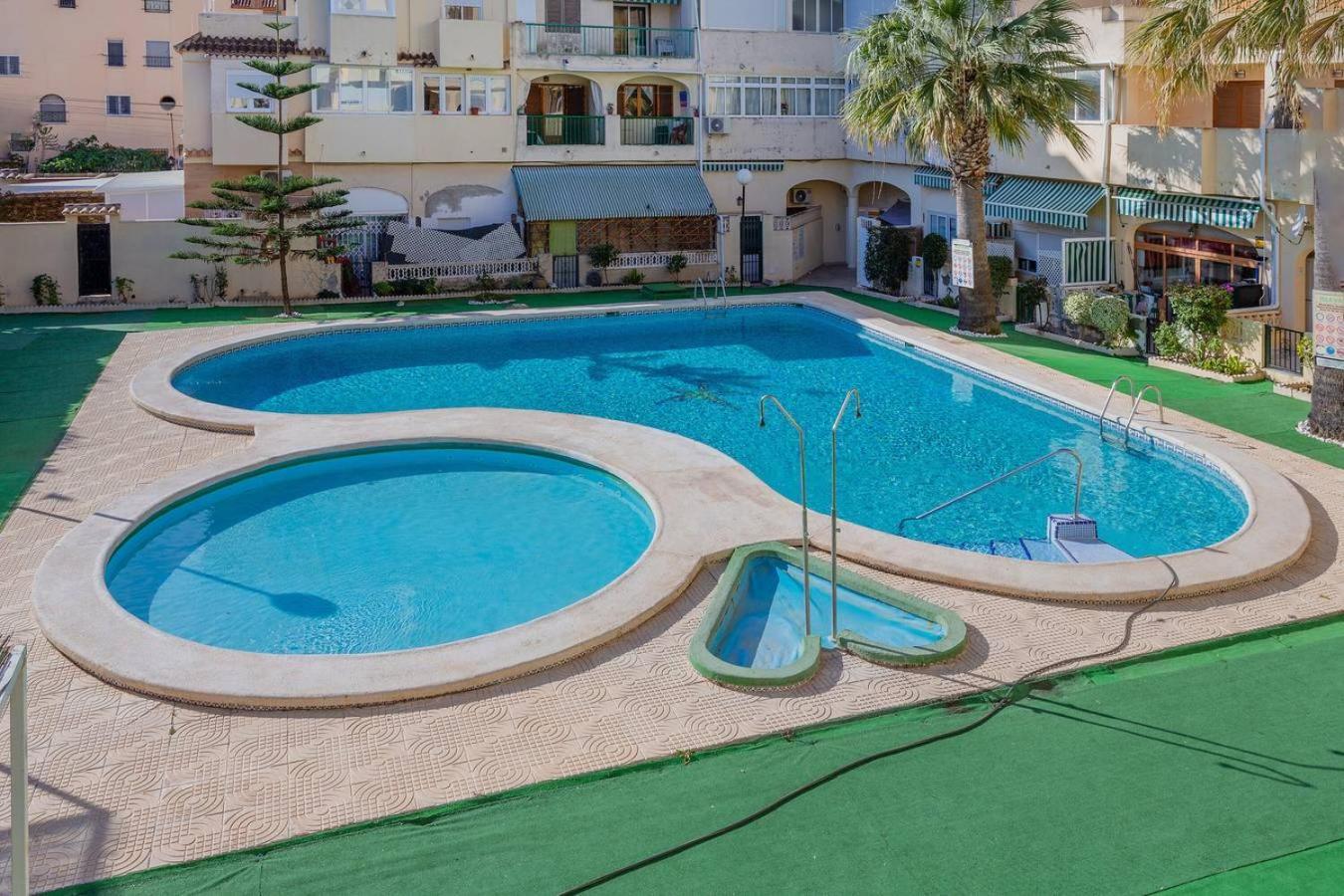 Santana -19 At With Pool, Garage And Lift Daire Torrevieja